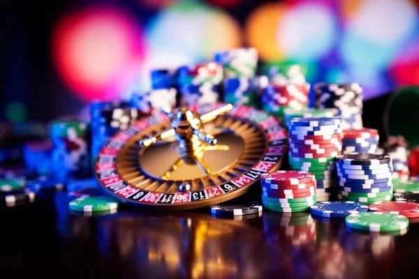Aviator game interface showing multiplier climb and cash-out button